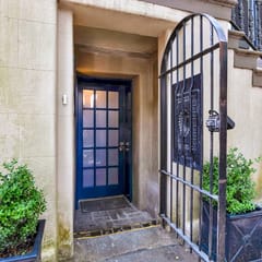 “Charming Garden Retreat – Where Comfort Meets Character”