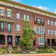 Beautiful Upper East River Retreat! - Garage Parking Included!