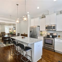 Gwinnett's Luxury Cottage- Private Courtyard & Off Street Parking Included!