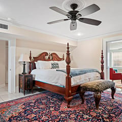 Charming Garden Suite On E York St.- Off Street Parking Included!