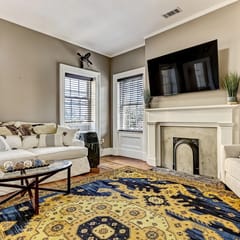 York Street Living! Off-Street Parking, Dog Friendly!