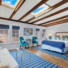 Escape to Tranquility: Your Hidden Retreat in a Charming Carriage House