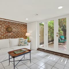 Darling Garden Apartment on Charlton