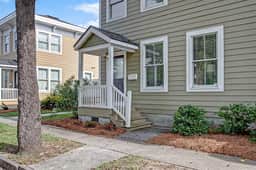 Starlands Executive Home-Off Street Parking & Private Deck Included!
