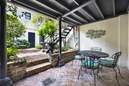 “Charming Garden Retreat – Where Comfort Meets Character”