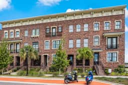 Beautiful Upper East River Retreat! - Garage Parking Included!