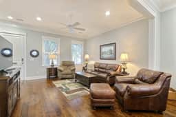 Gwinnett's Luxury Cottage- Private Courtyard & Off Street Parking Included!
