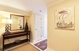 Charming Garden Suite On E York St.- Off Street Parking Included!