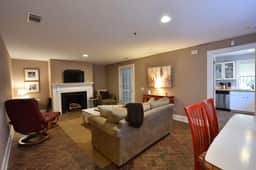Congress Garden Suite- Off Street Parking Included!