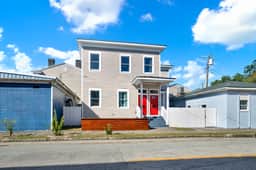 “Prime Jefferson Street Living — Modern Comfort in the Heart of Savannah”