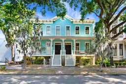 Steps from Forsyth Park-Parking Spot Included!