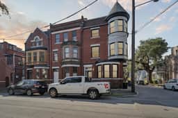 Beautiful Bolton Retreat! Private Balcony! 1 Block from Forsyth Park!