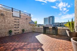“ Elegant Carriage House Studio on the River”