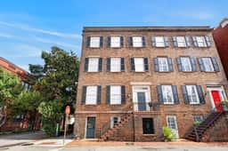 Historic Garden Retreat in the Heart of Downtown Savannah with parking! - Image 4