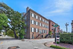 Historic Garden Retreat in the Heart of Downtown Savannah with parking! - Image 5