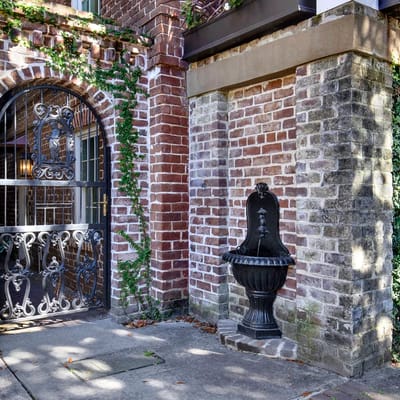 Downtown Savannah Studio Carriage House – Walk Everywhere
