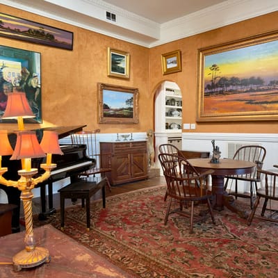 Elegant Victorian Stay Near Forsyth Park