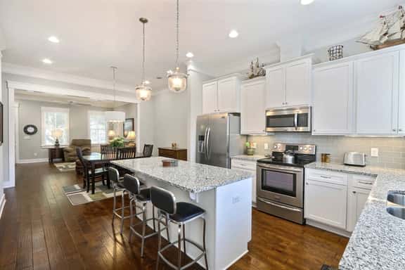 Gwinnett's Luxury Cottage- Private Courtyard & Off Street Parking Included! - Image 1