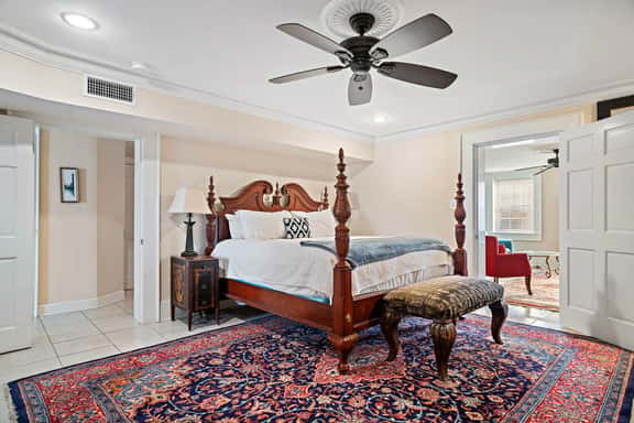 Charming Garden Suite On E York St.- Off Street Parking Included! - Image 1
