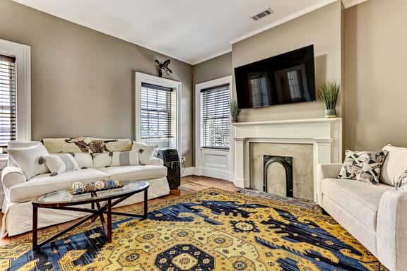 York Street Living! Off-Street Parking, Dog Friendly! - Image 1