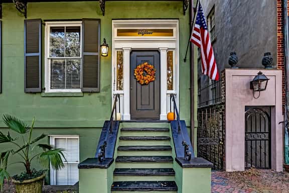 Classic Jones Street Apartment-Off Street Parking Spot Included! - Image 1
