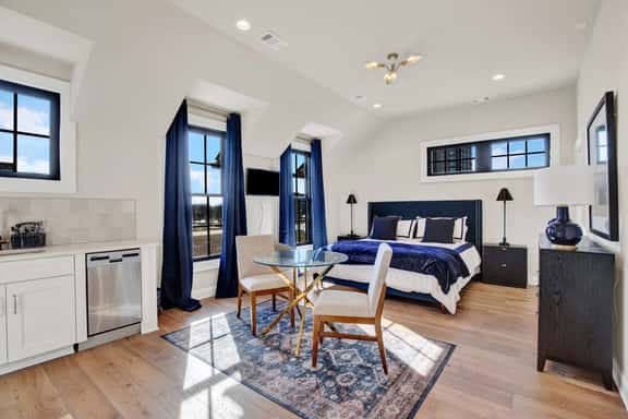 “ Elegant Carriage House Studio on the River” - Image 1