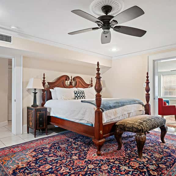 Charming Garden Suite On E York St.- Off Street Parking Included! - Image 1