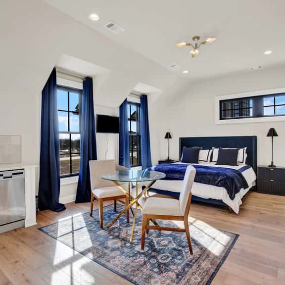“ Elegant Carriage House Studio on the River” - Image 1