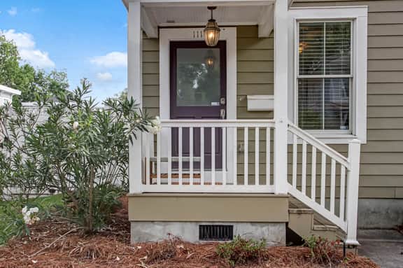 Starlands Executive Home-Off Street Parking & Private Deck Included!