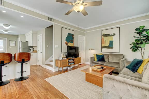 Starlands Executive Home-Off Street Parking & Private Deck Included!