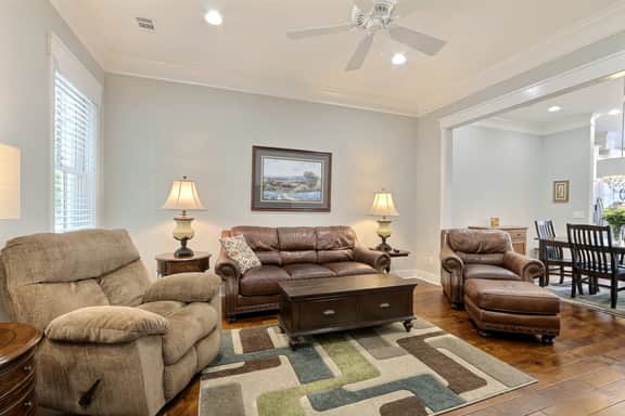 Gwinnett's Luxury Cottage- Private Courtyard & Off Street Parking Included!