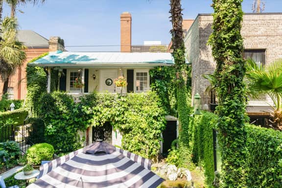 Experience Savannah like you live here! Shared Courtyard! Dog Friendly!