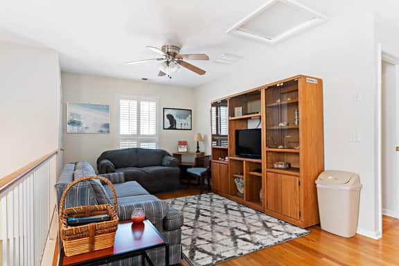 Stunning Liberty Lane Carriage House.