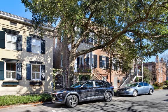 Downtown Savannah Studio Carriage House – Walk Everywhere