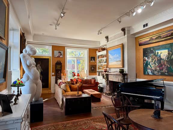 Elegant Victorian Stay Near Forsyth Park