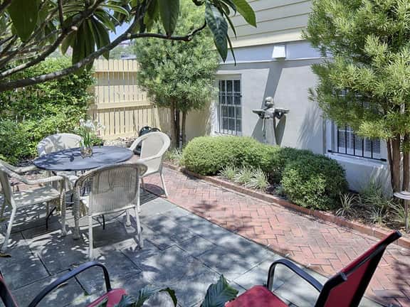 Congress Garden Suite- Off Street Parking Included!
