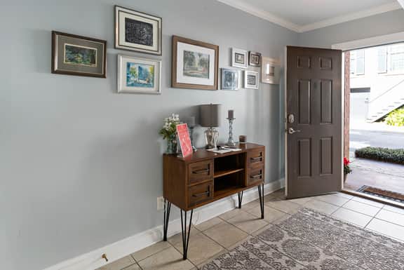 Historic District Garden Condo-Garage Parking! Pets Upon Approval!