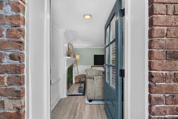 Historic Garden Retreat in the Heart of Downtown Savannah with parking! - Image 2
