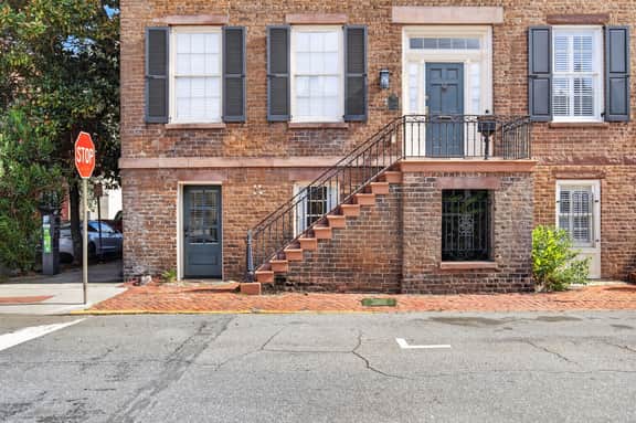 Historic Garden Retreat in the Heart of Downtown Savannah with parking! - Image 3