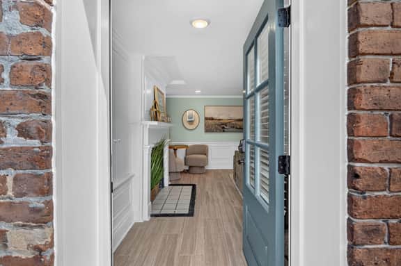 Historic Garden Retreat in the Heart of Downtown Savannah with parking! - Image 2