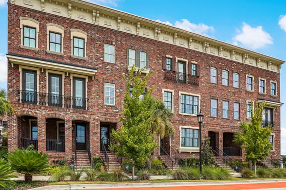 Beautiful Upper East River Retreat! - Garage Parking Included!